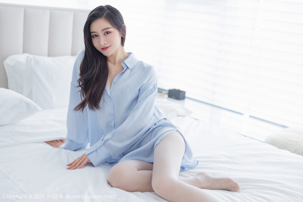 性感美女御姐Vanessa蓝色衬衫内衣居家慵懒心动写真套图