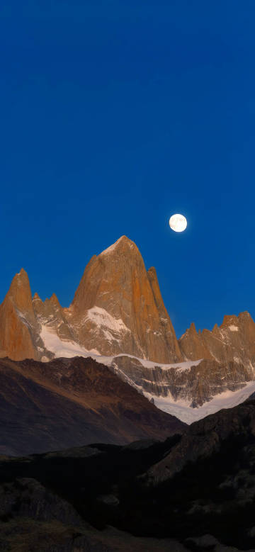 月夜下的山峰壁纸图片
