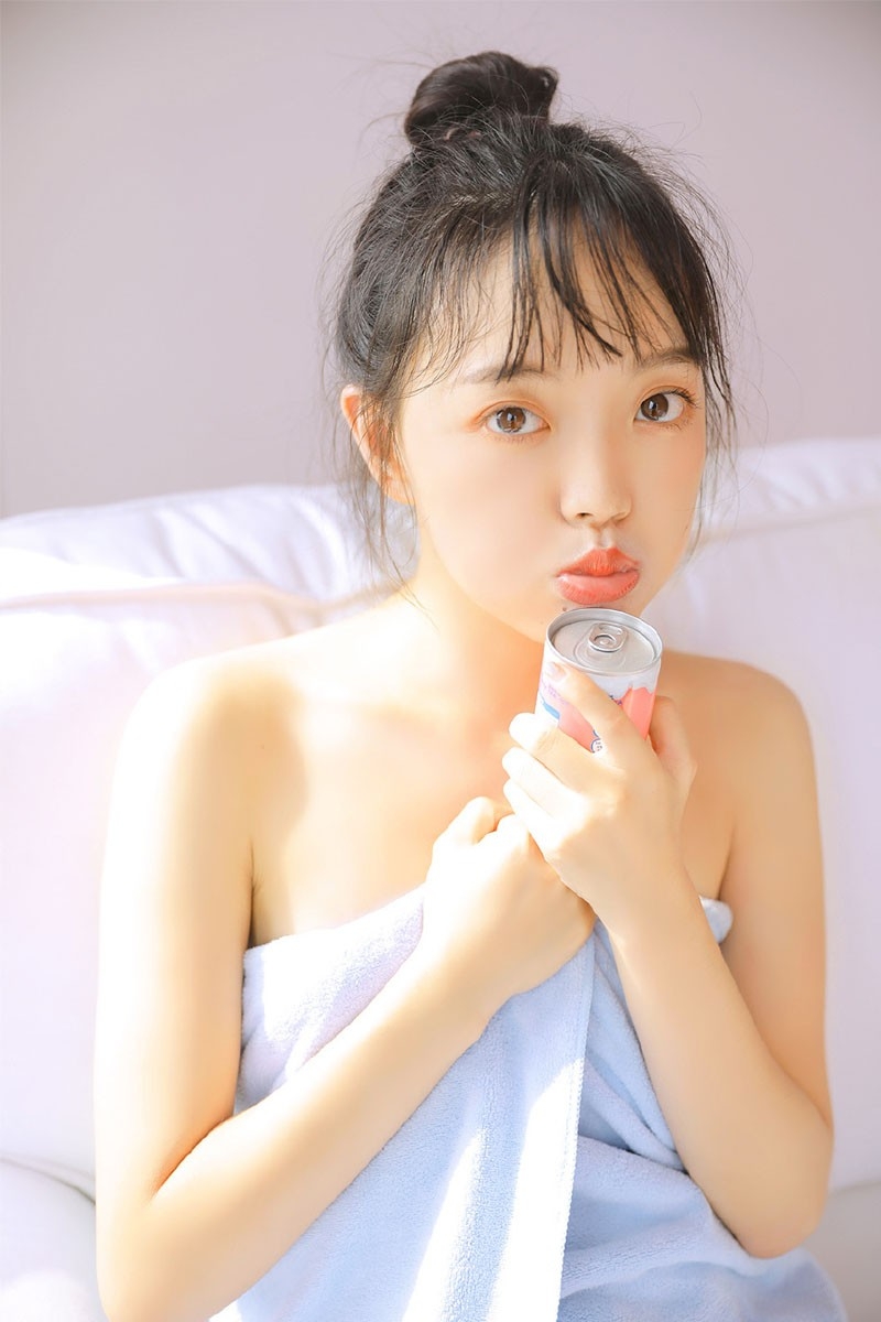 清纯少女浴巾裹胸性感美乳唯美私房写真