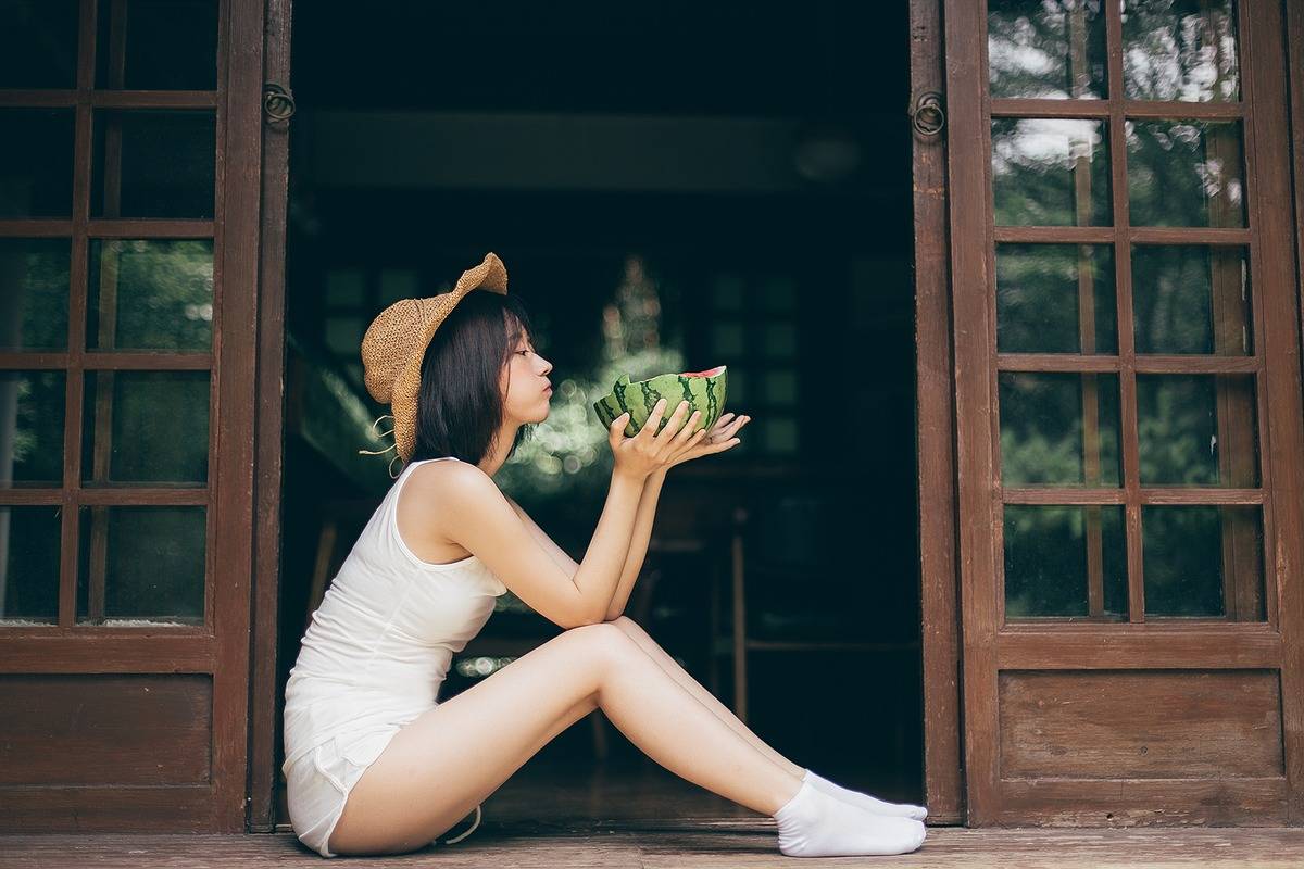 性感女神张圆圆私房泳衣写真照片