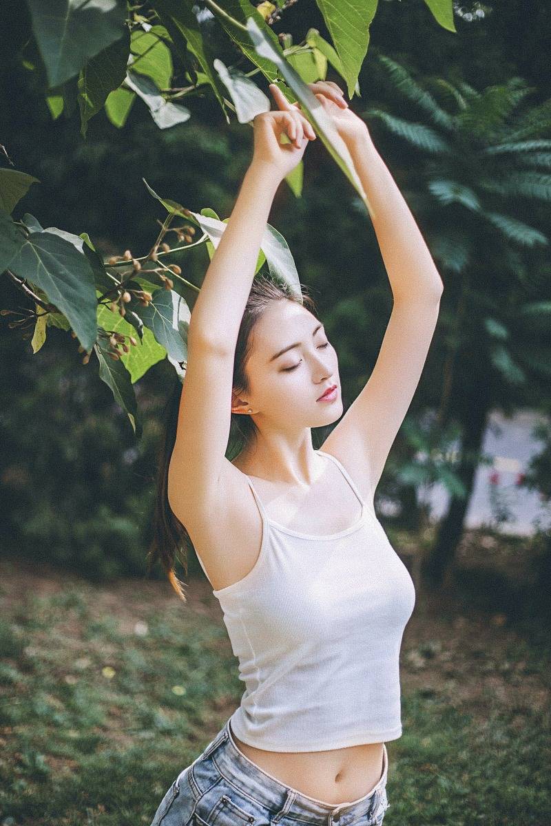 清纯短发美女唯美写真图片