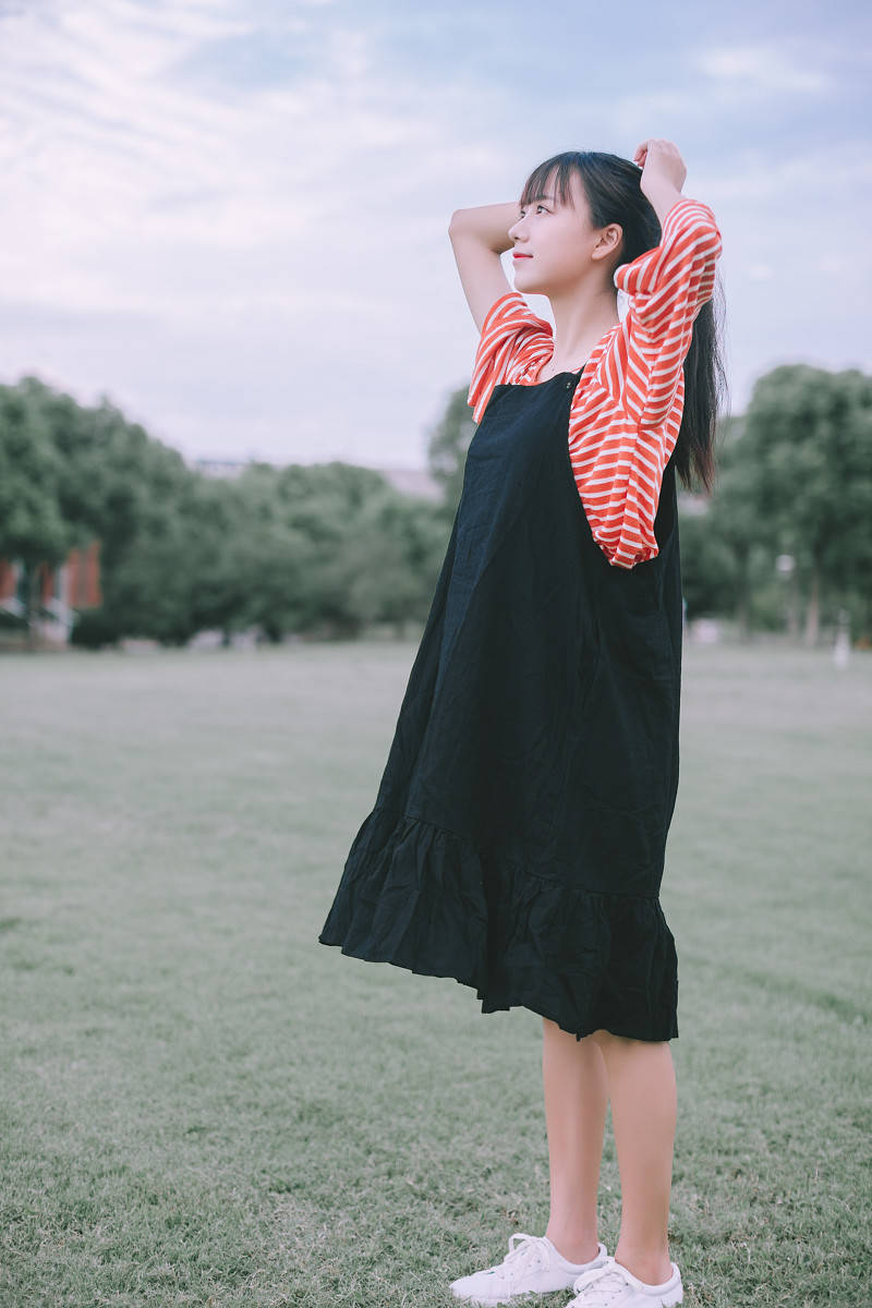 日本高中女生森戸知沙希校服写真图片