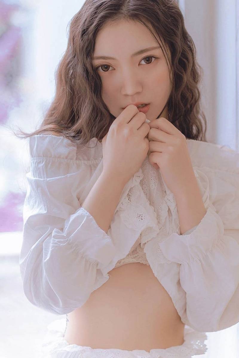 白领制服美女敏儿丝袜玉足写真图片