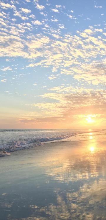 一缕晨阳照耀海面手机壁纸