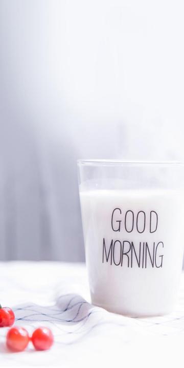 早安,来一杯牛奶手机壁纸