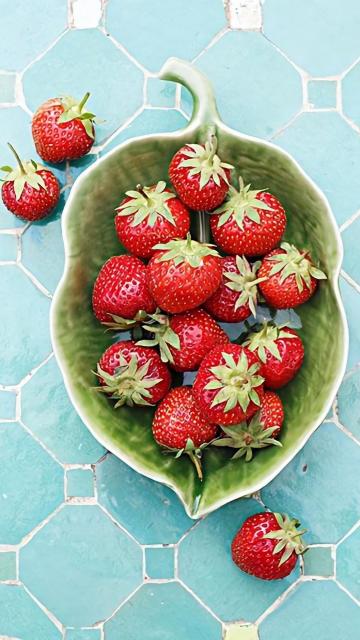 营养丰富的草莓手机壁纸