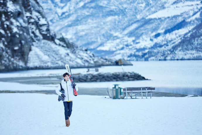 冰雪大使王源挪威雪地儒雅帅气写真图片