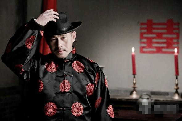 《巨浪》国民暖男马强剧照  刚毅正直