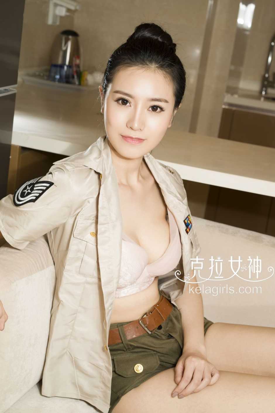 克拉女神模特夏彤制服写真长腿迷人