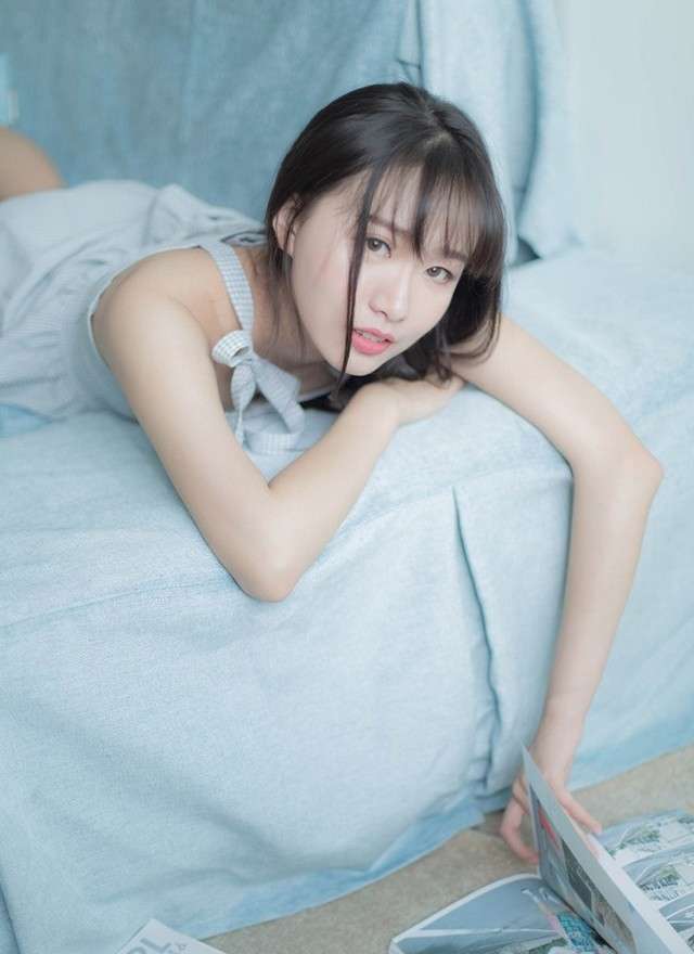 90后小辣妹林蕾豹纹黑丝高清写真