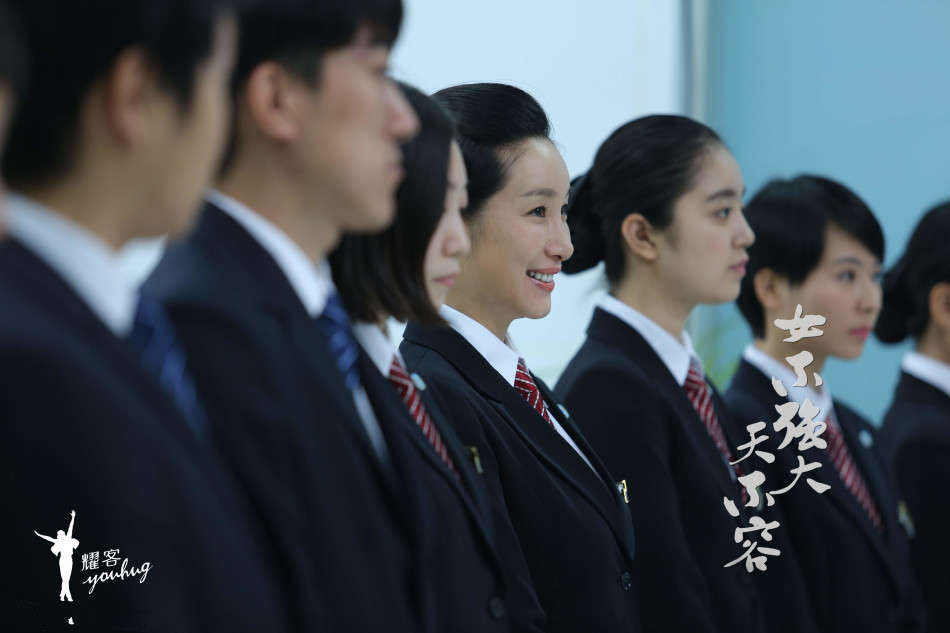 《女不强大天不容》职场剧照  海清变身霸道女社长