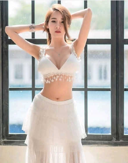 时装模特Pichana Yoosuk