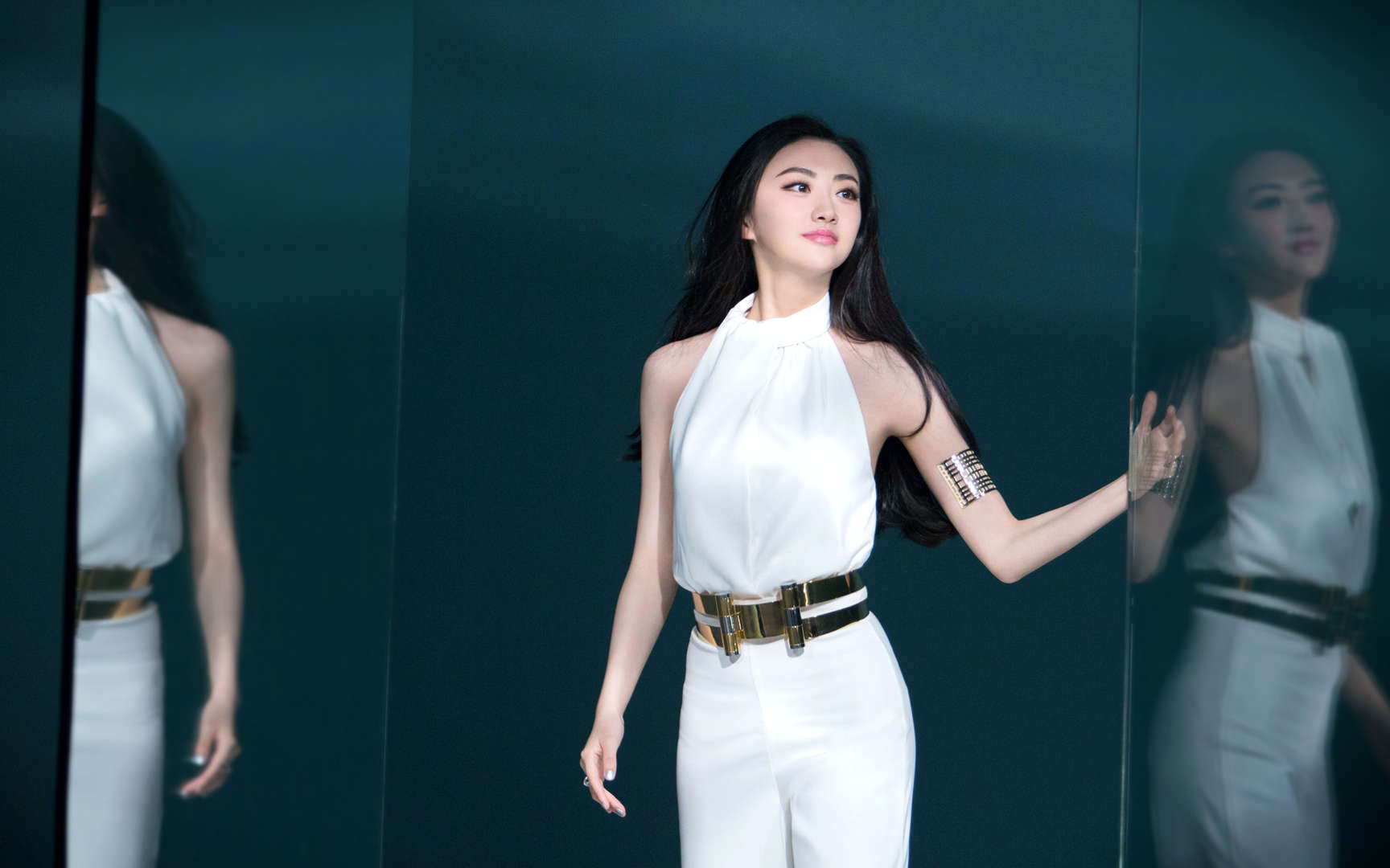 美女景甜桌面壁纸