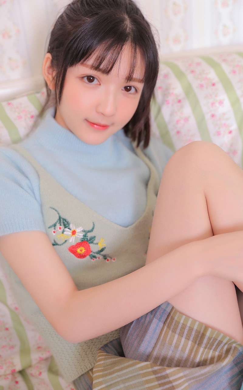 90后性感美女黄香香内衣写真图片