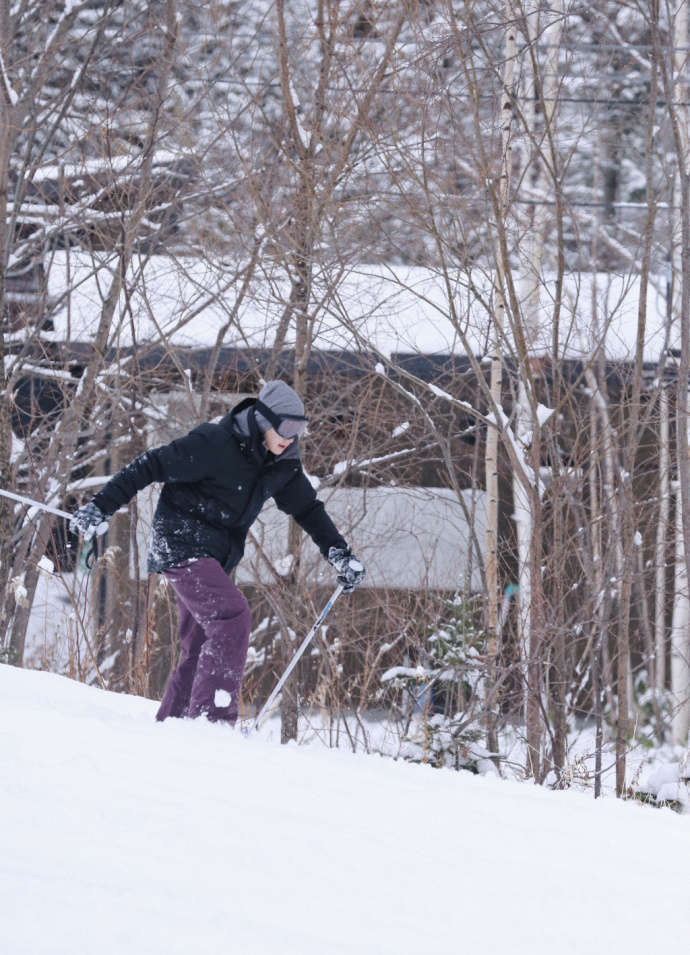 王源冬日户外雪地帅气写真图片