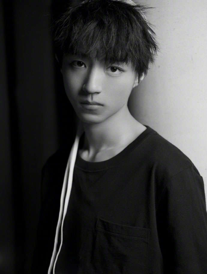 tfboys王俊凯杂志封面帅气大片写真图片