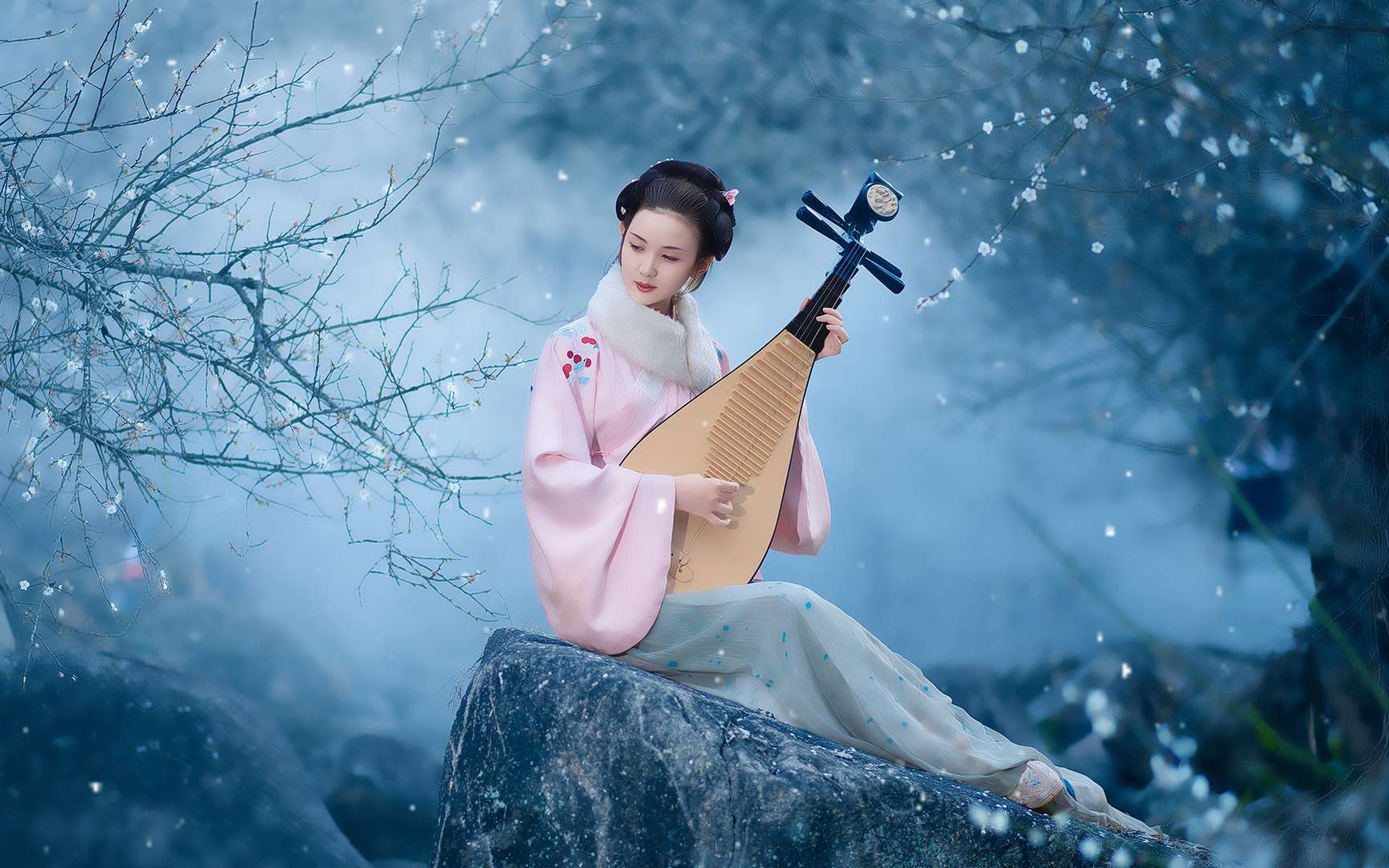 古装美女弹奏古筝-蓝牛仔影像-中国原创广告影像素材