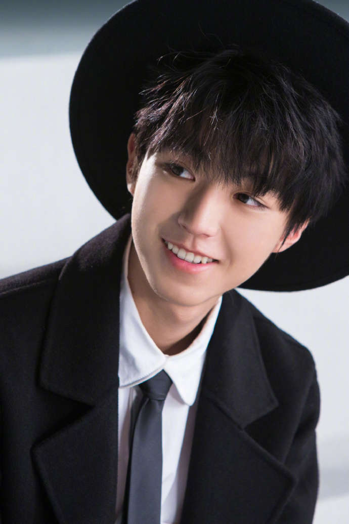 tfboys王俊凯温润儒雅广告花絮写真图片