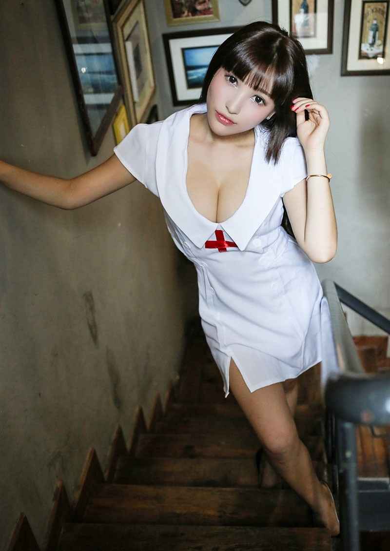 护士美女性感巨乳制服诱惑爆乳图片写真