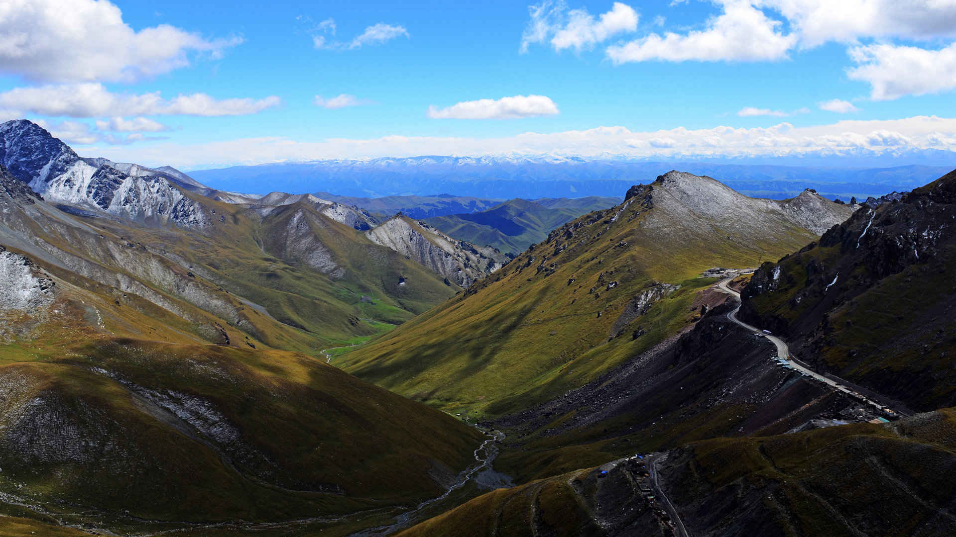 新疆天山山脉风景壁纸