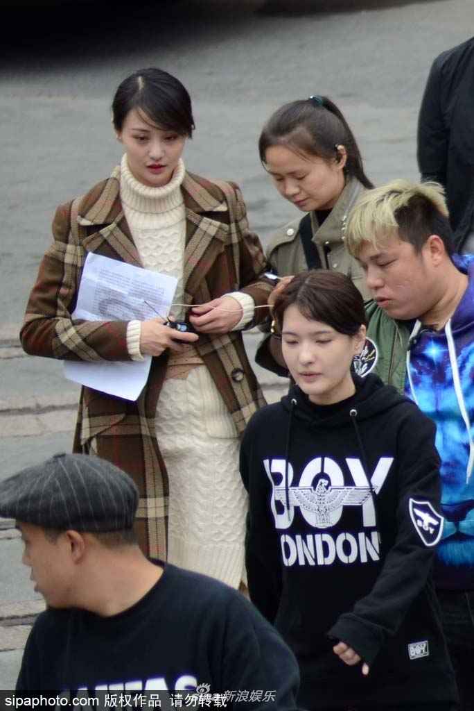 郑爽现身上海《绝密者》剧组拍摄