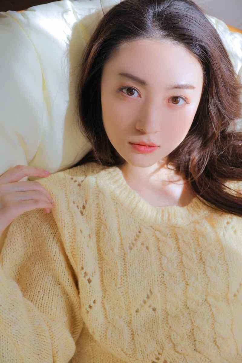 妙龄美少女超短裤白丝美腿清新气质居家随性写真