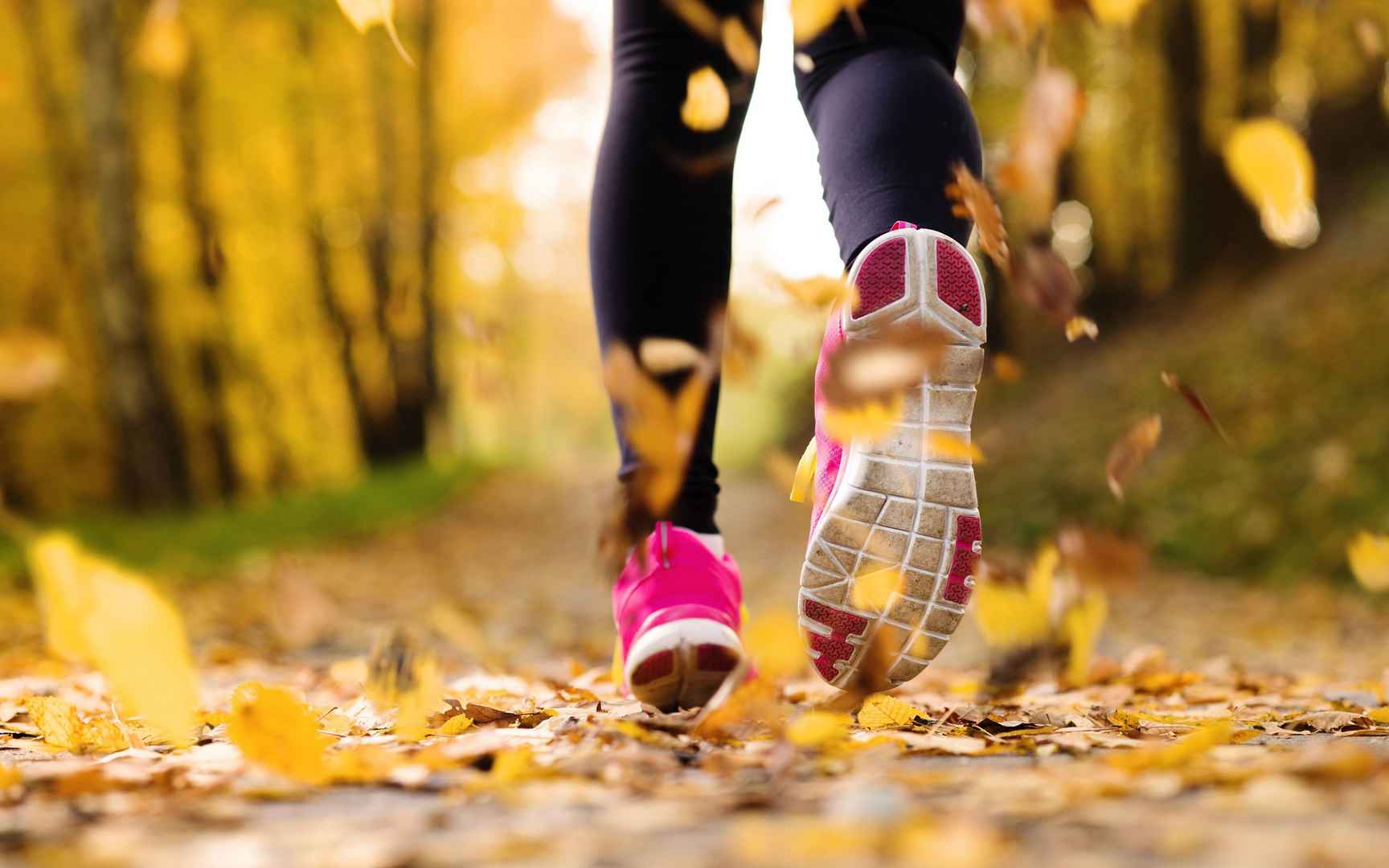 女性跑步运动图片壁纸