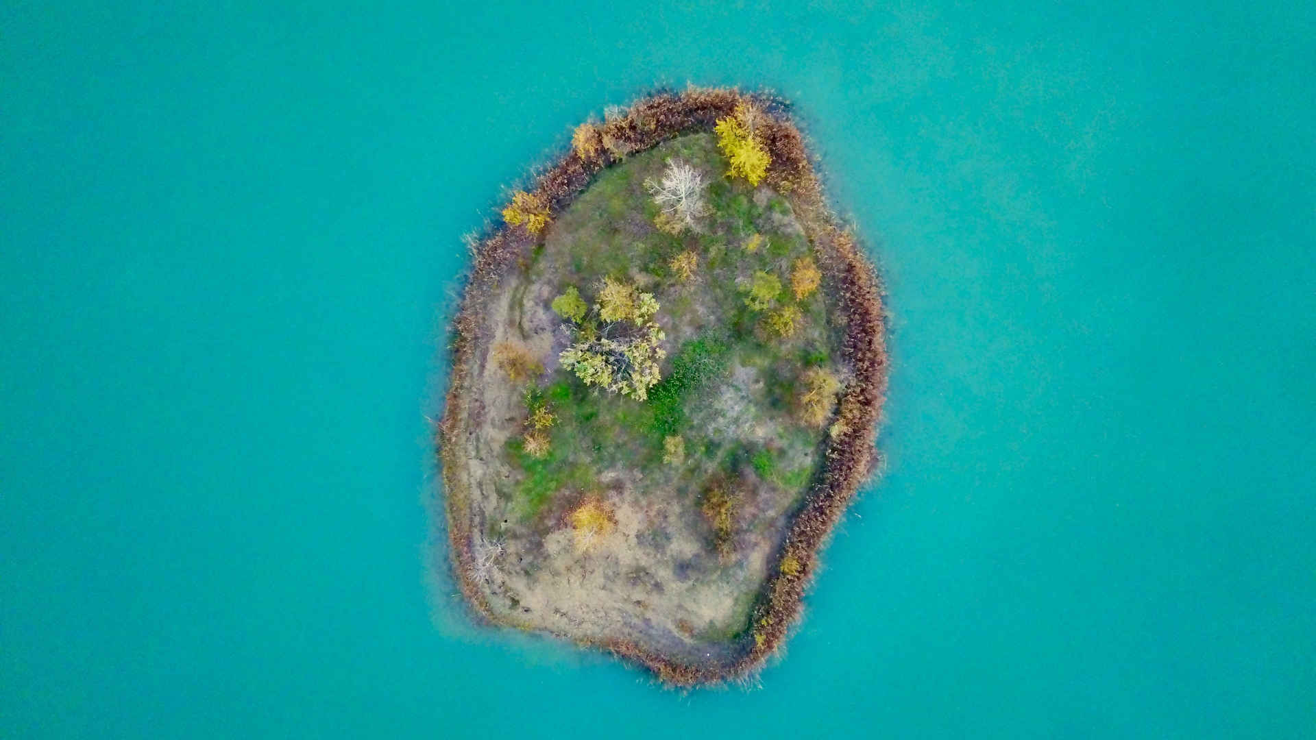 空中鸟瞰海岛图片
