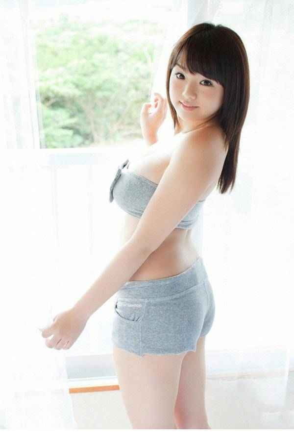 日本丰满美女筱崎爱人体艺术写真