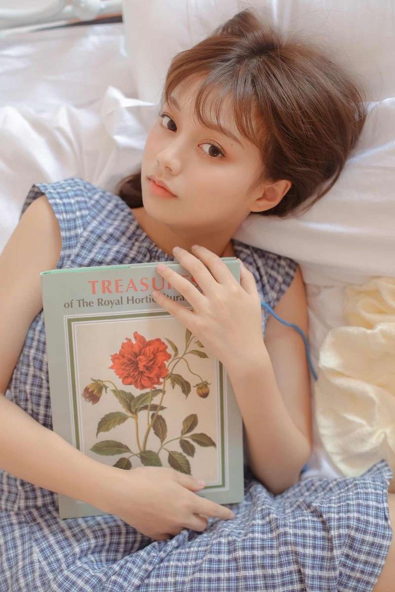时尚美女李居利高清私房图片