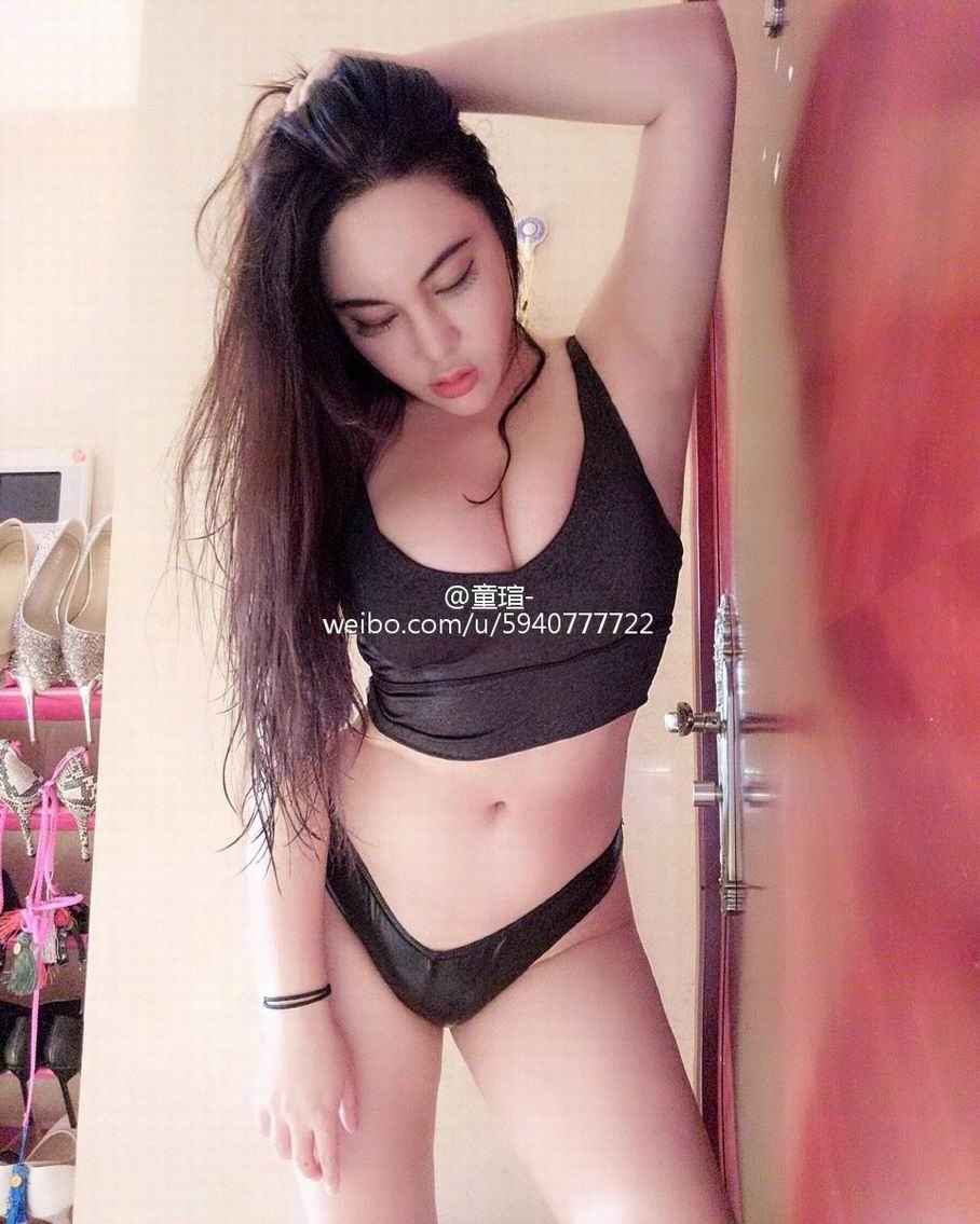 大胸美女童瑄微博自拍私房照性感诱人