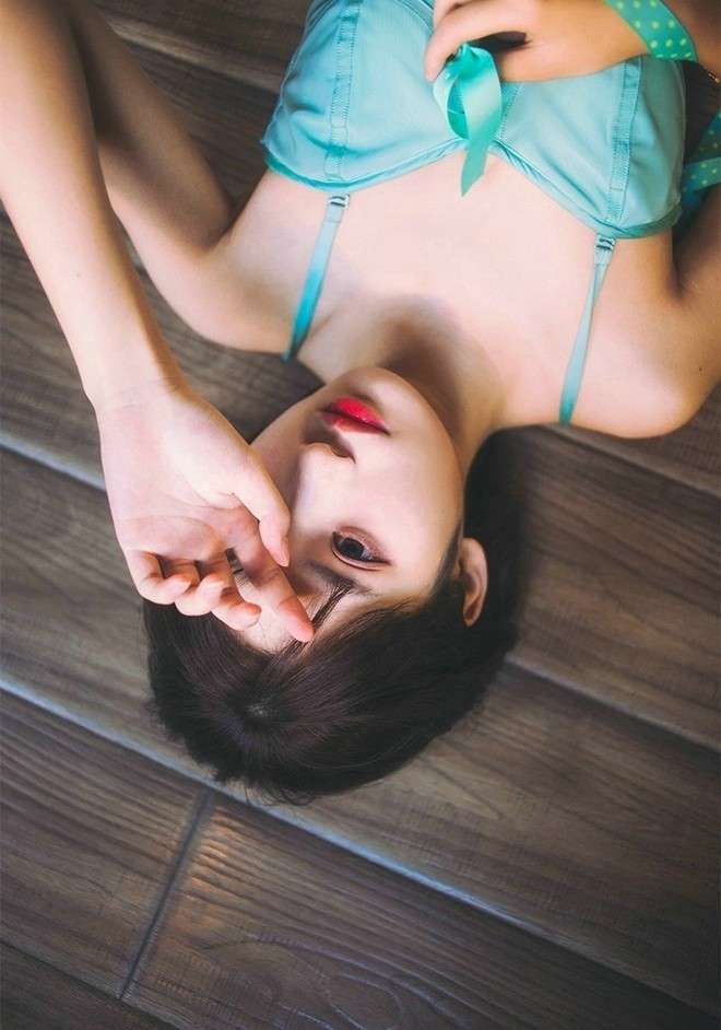 乌克兰美女Rola网球场性感图片