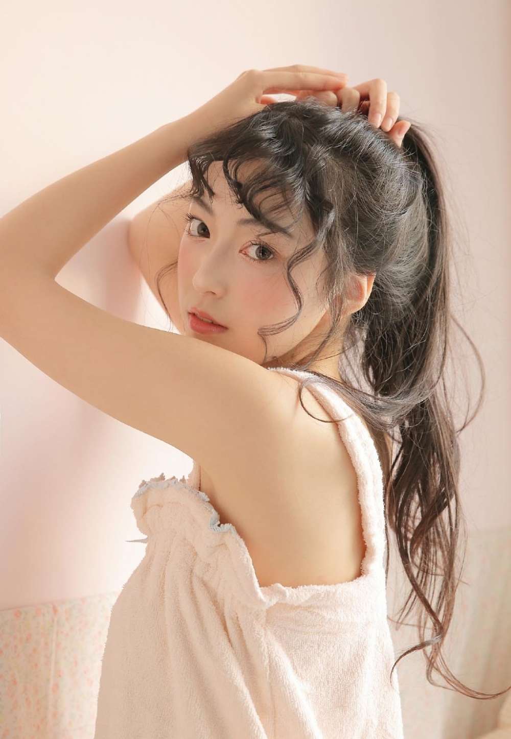 内衣美女李颜儿私房性感写真身姿迷人