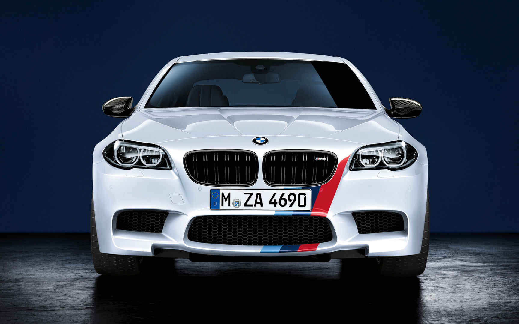 宝马M家族最高等级 全新BMW M8双门轿跑车首次亮相_凤凰网汽车_凤凰网