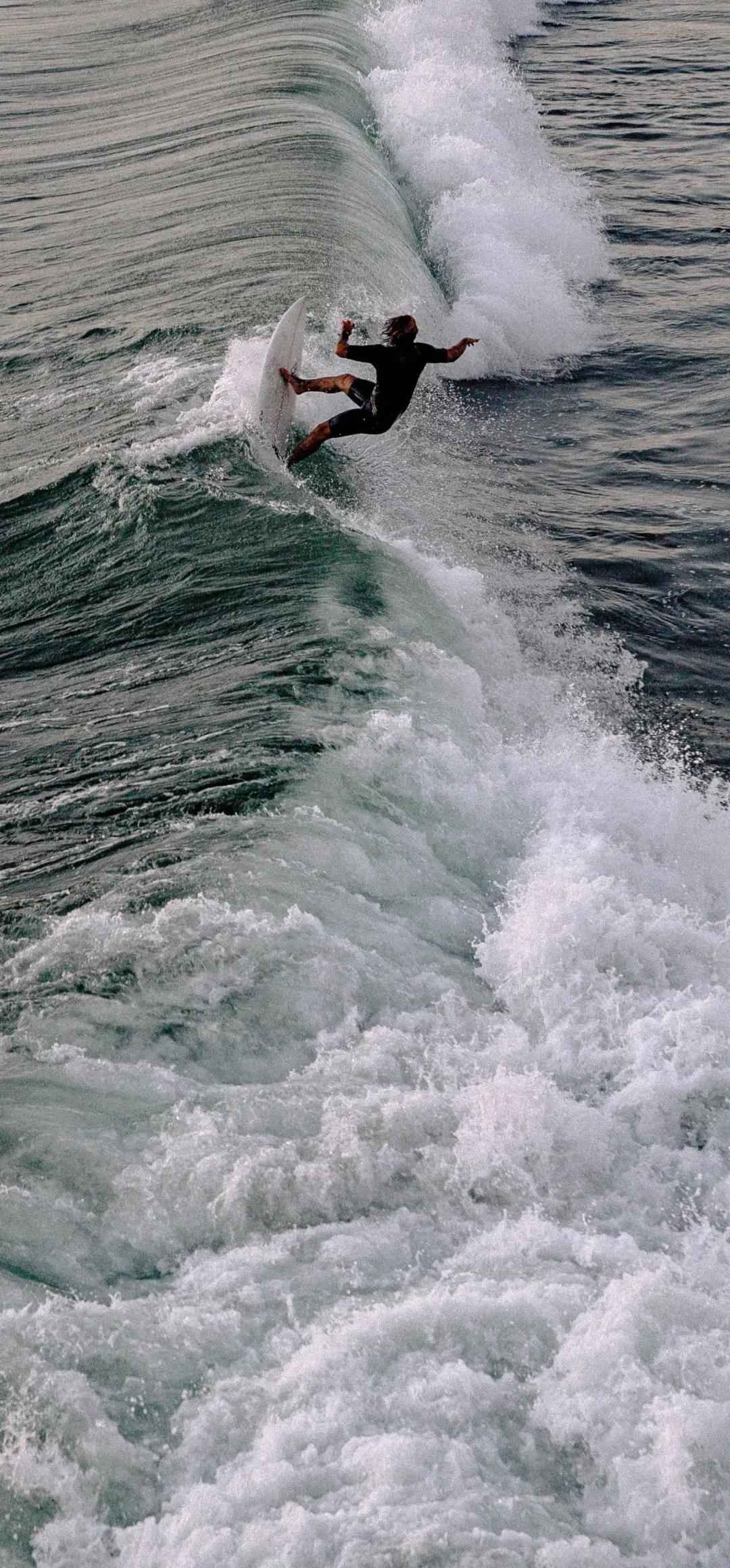 海上冲浪湛蓝海面海水翻腾桌面壁纸图片