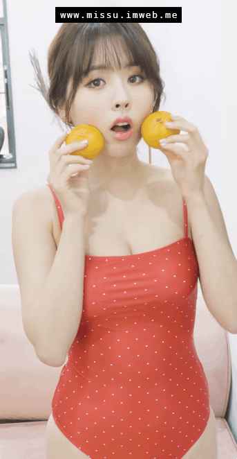 爱吃水果的女孩肌肤就是水嫩