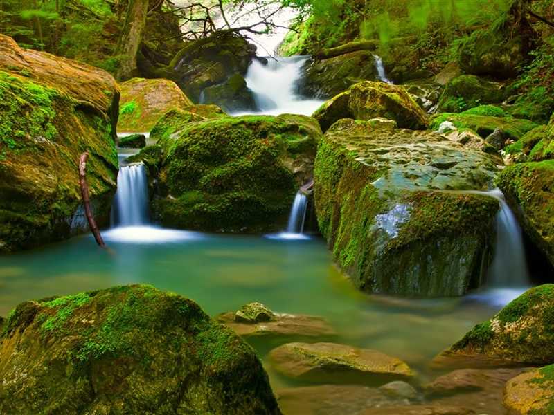 瀑布溪流唯美自然风景平板桌面壁纸