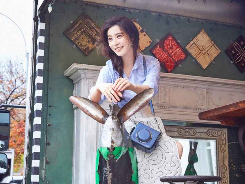 女神范冰冰可爱街拍ipad壁纸下载