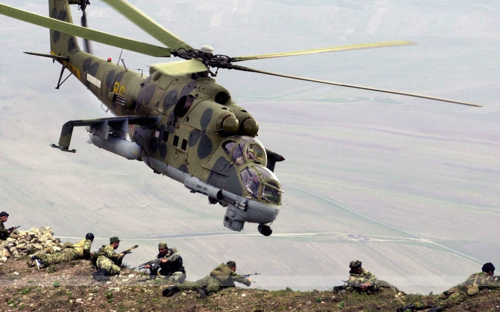米-24(雌鹿)武装直升机图片壁纸