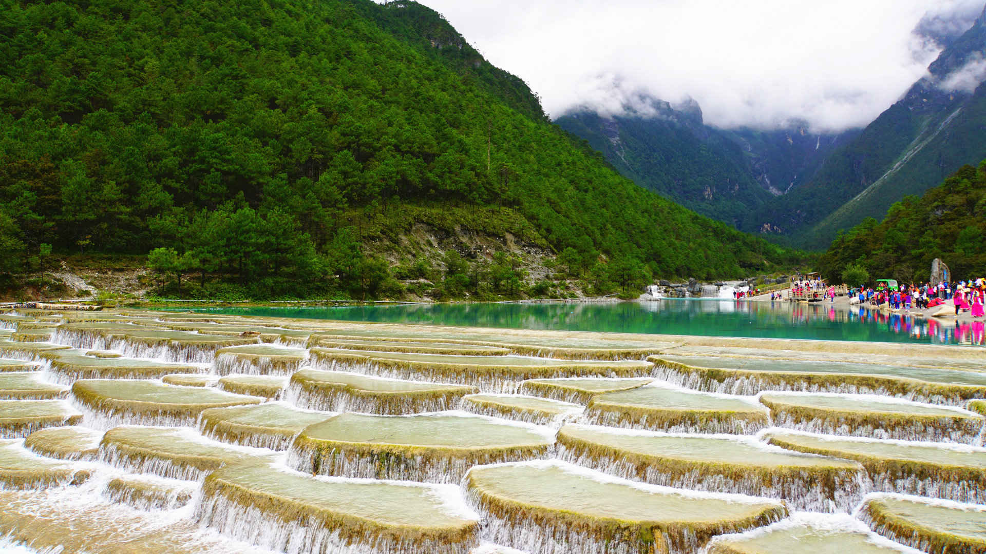 云南玉龙雪山蓝月谷图片