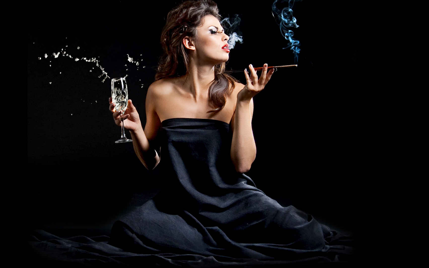 抽烟的性感美女图片素材-编号27705217-图行天下