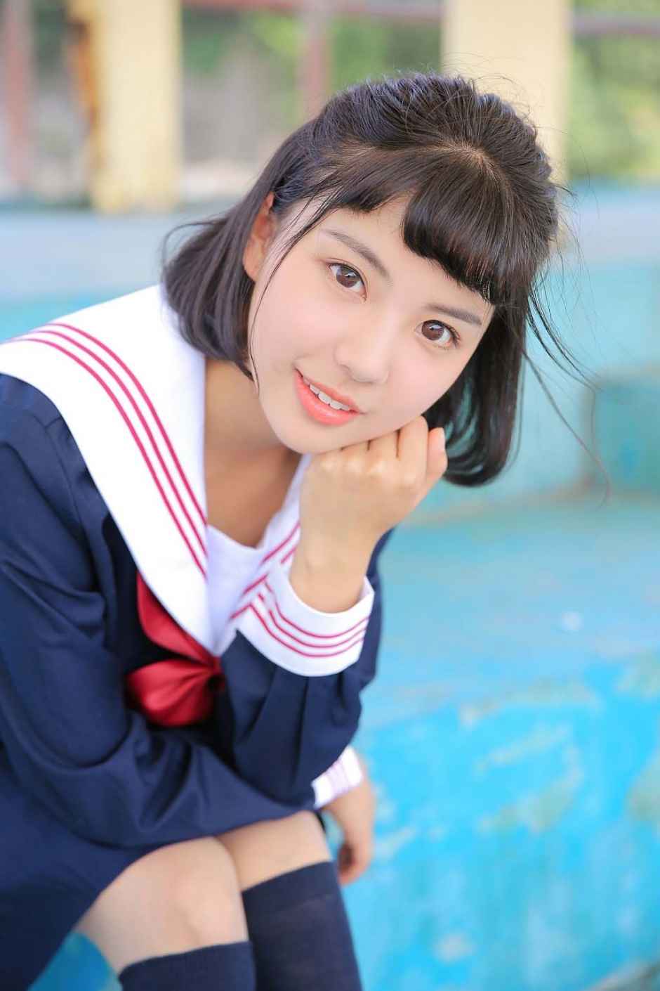 清纯小可爱娃娃脸美眉学生制服校园写真