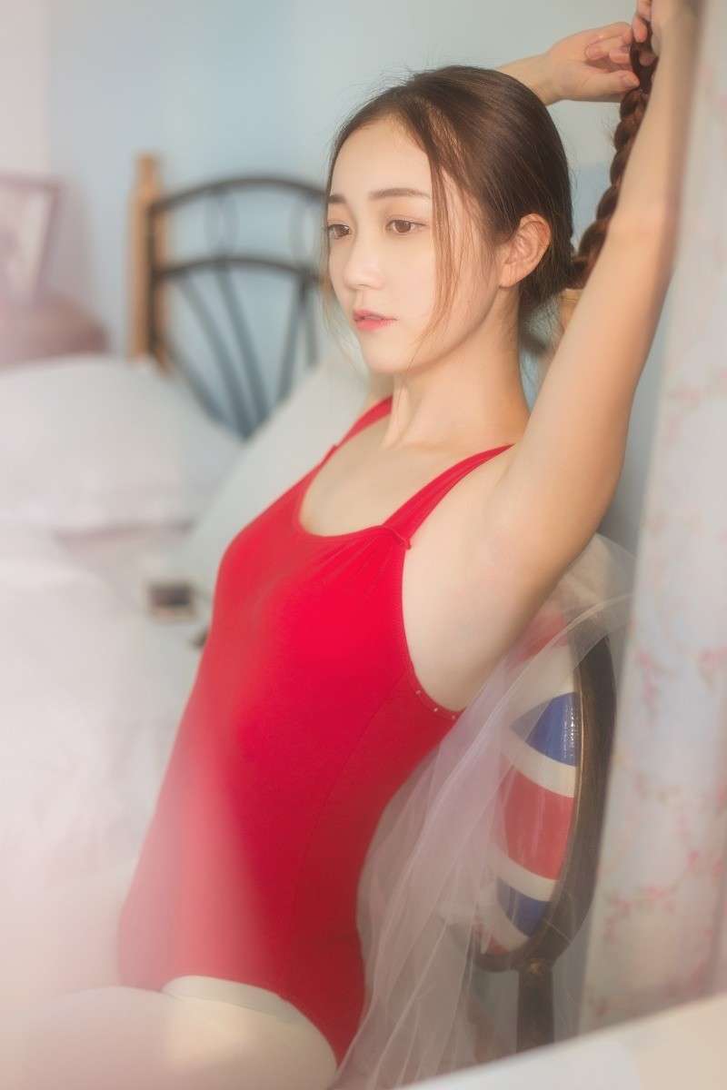 大奶牛美女丽雅美妇抬高肥白的大屁股日本图片