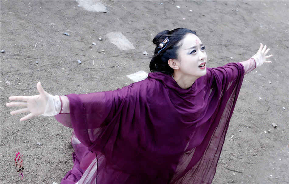 《花千骨》赵丽颖全新妖神剧照  糖宝离世