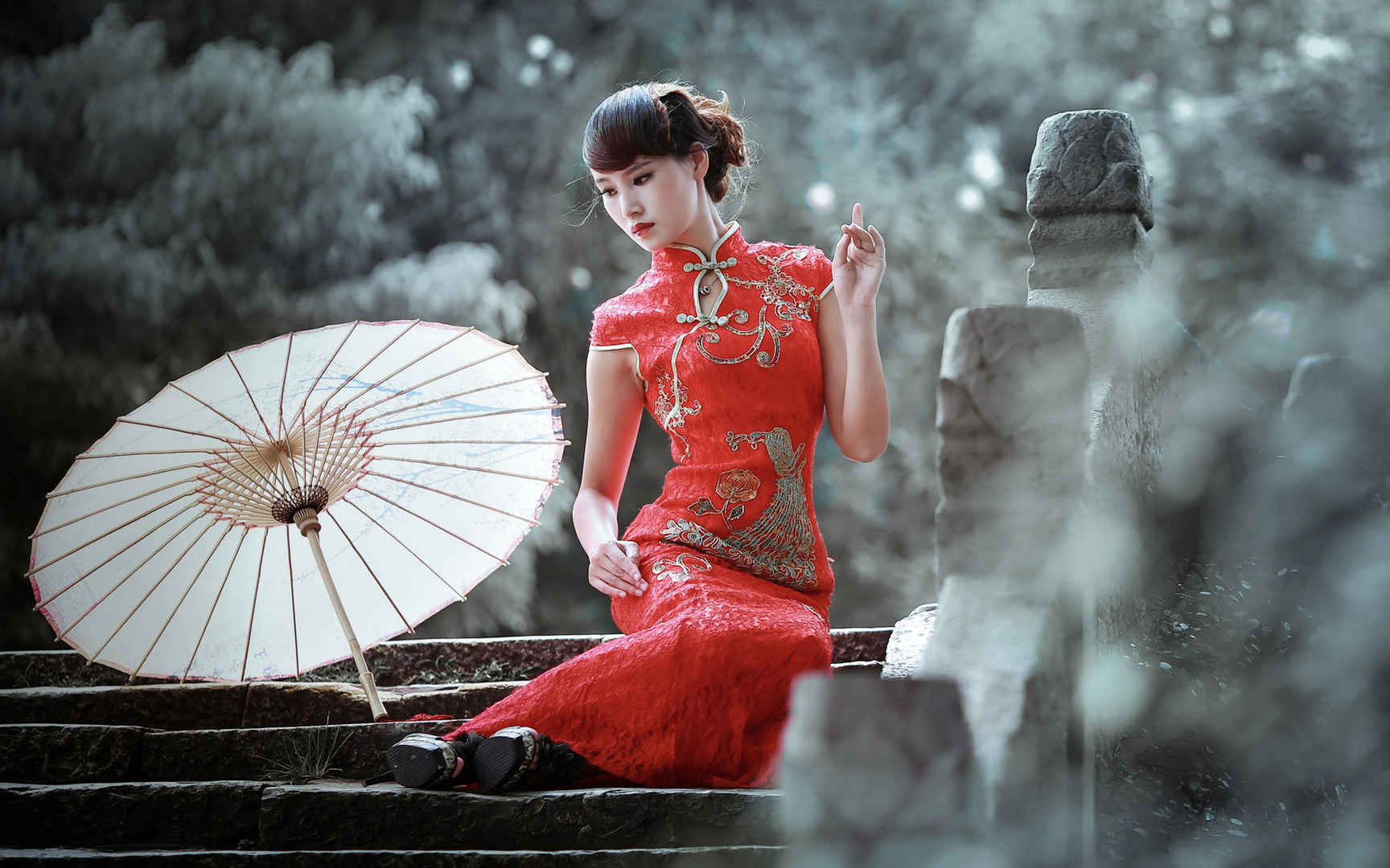 中国红旗袍美女图片