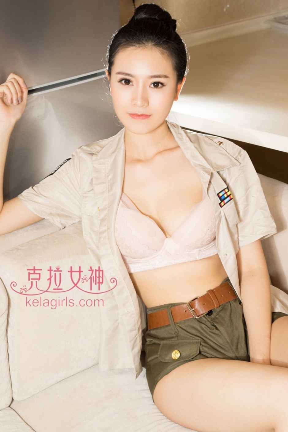 克拉女神模特夏彤制服写真长腿迷人