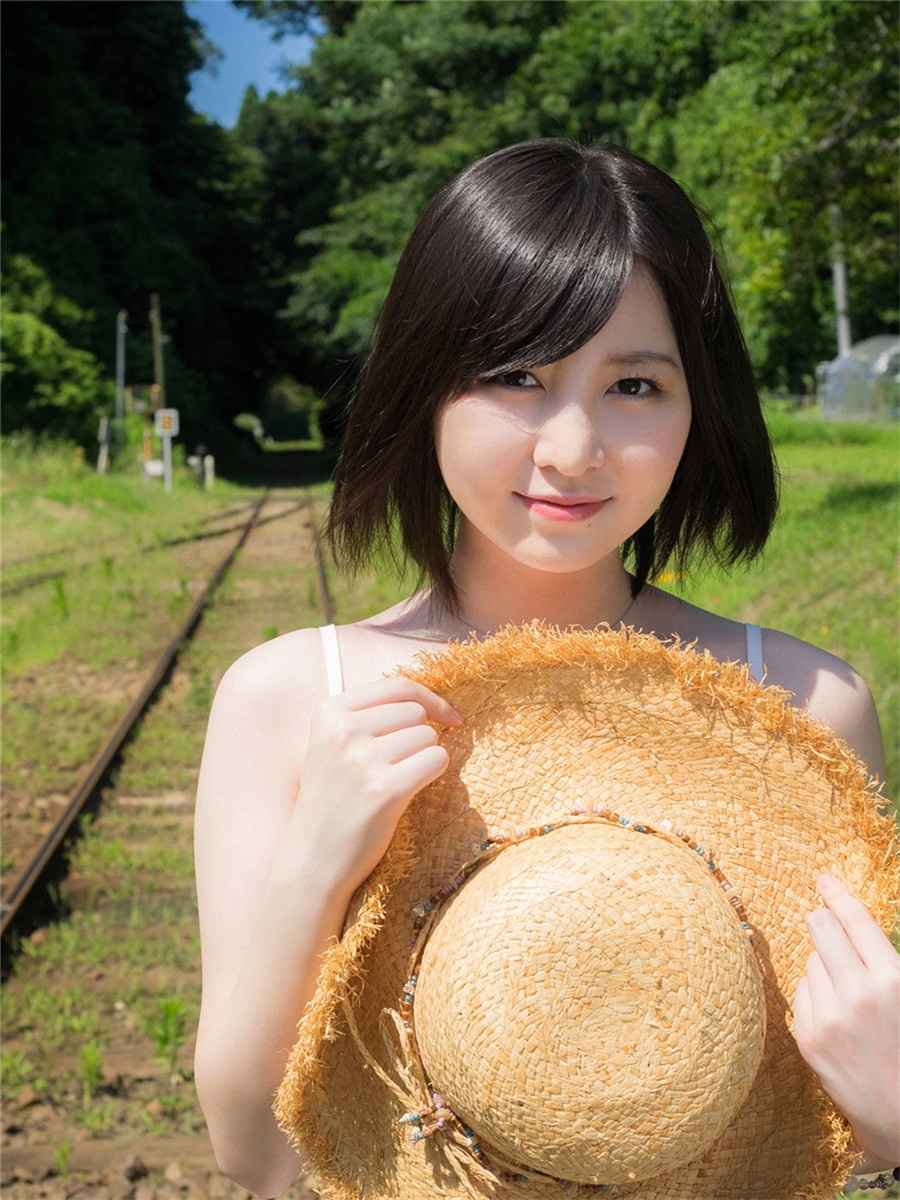 日本清纯少女岩田华怜甜美户外写真集