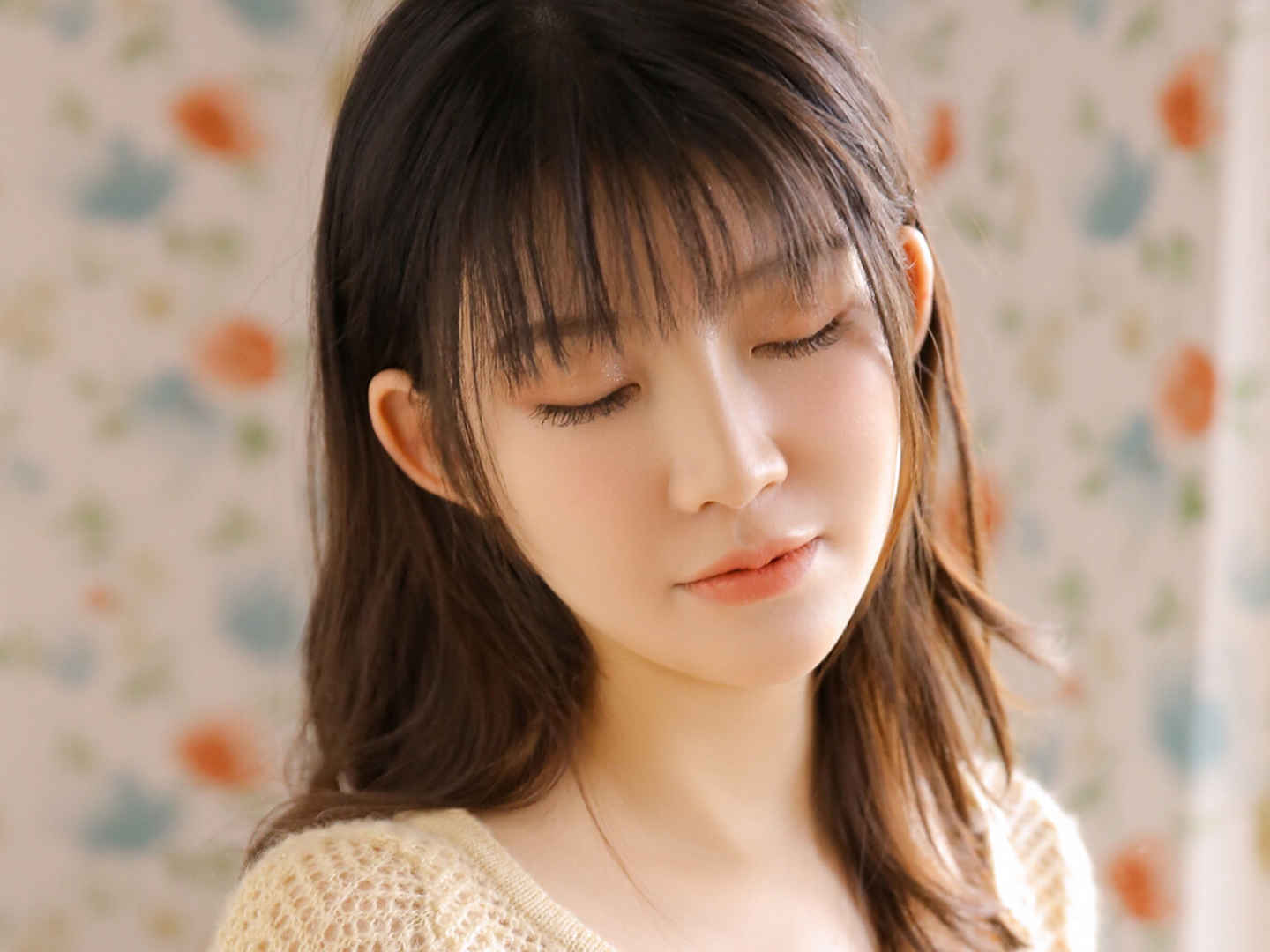 气质大眼美女私房甜美写真图片平板壁纸