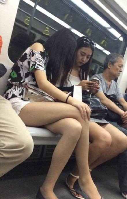 你有没有因为在车上遇到某个心仪的女孩而坐过站？