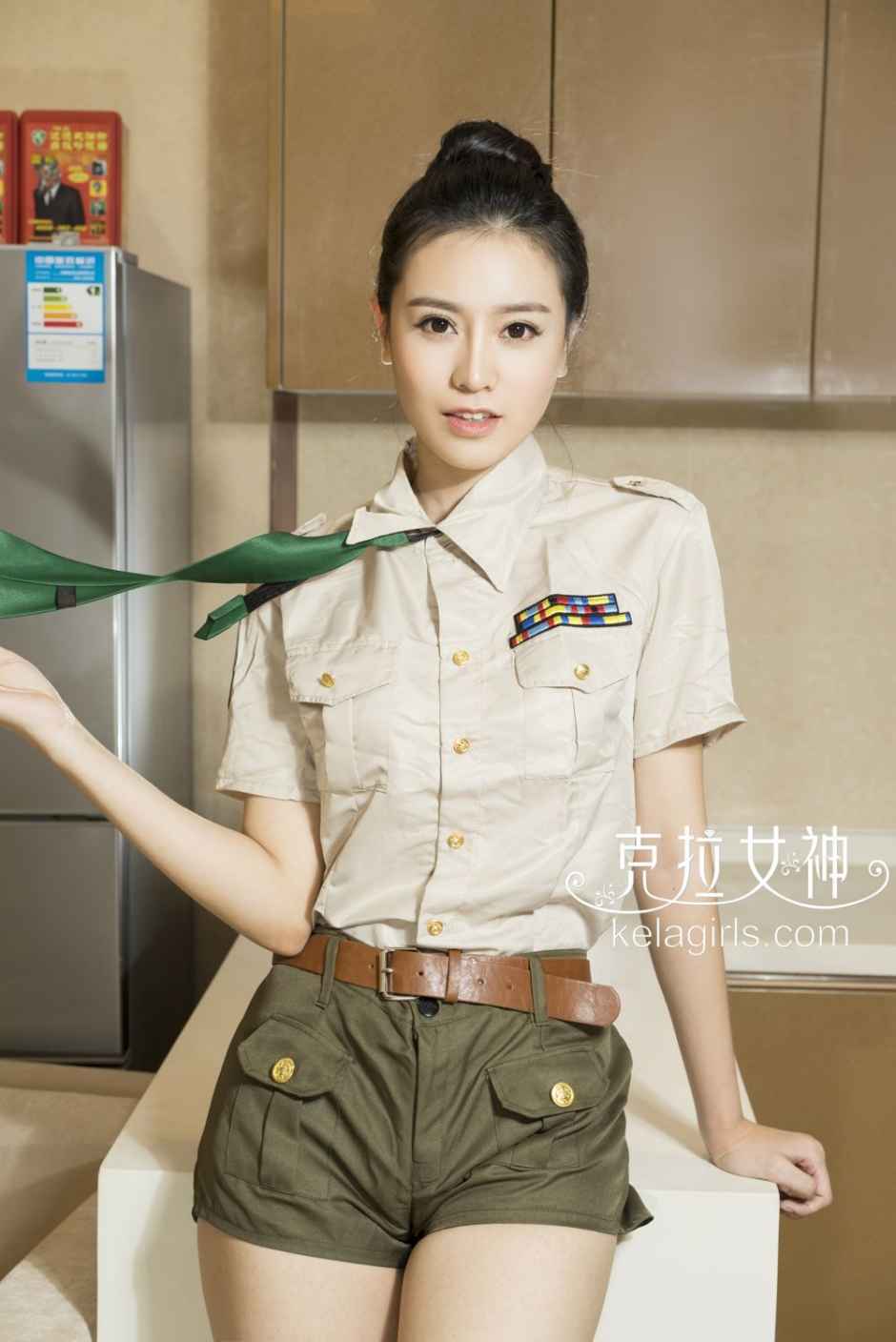 克拉女神模特夏彤制服写真长腿迷人